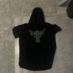 Under armor rock t shirt hardly worn